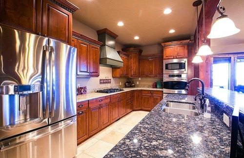 Beaver Cabin | Beautiful Luxury Cabin With Amazing Views!