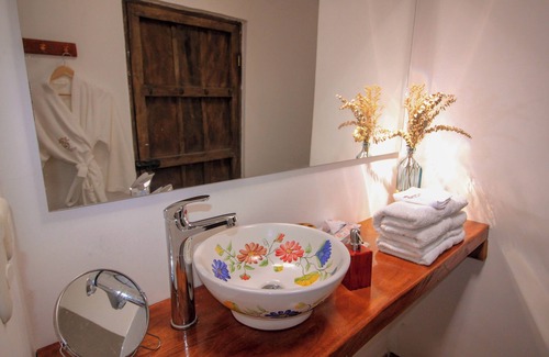 Valledupar House | Beautiful Luxury King Bed Room in Valledupar Boutique Hotel