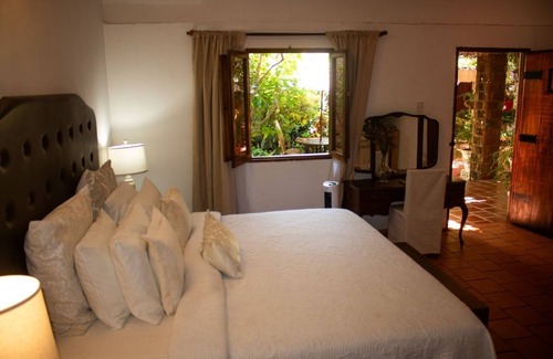 Valledupar House | Beautiful Luxury King Bed Room in Valledupar Boutique Hotel