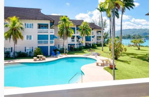 Montego Bay Condo | Beautiful Luxury Oceanfront Property Montego Bay Property