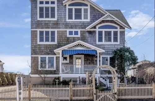 Manasquan House | Beautiful Manasquan Beach Home w/Heated Saltwater pool! Room for Large Families