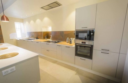 Etoile-sur-Rhone House | Beautiful mansion with large garden