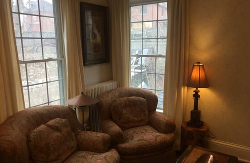 Guelph Villa | Beautiful mansion located downtown, near hospital, train/bus station.