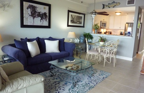Ruskin House | Beautiful Marina waterside property at Little Harbor Beach Resort, Tampa bay, Fl