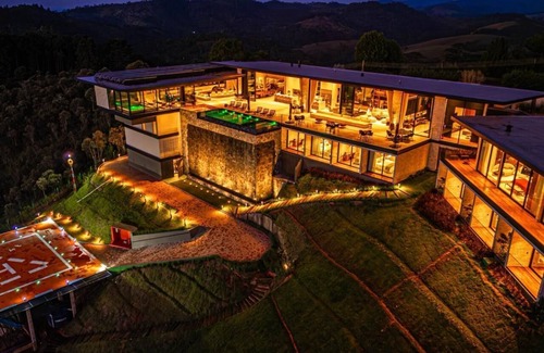 Campos do Jordao Cottage | Beautiful Mega House in the Mountains, Mansion in Campos do Jordão