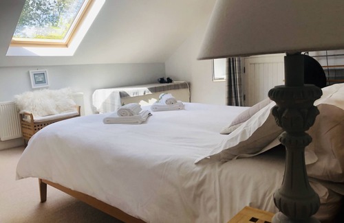 Kinsale Cabin | Beautiful Mews Lodge, in the countryside, 0.8 mile from town centre.