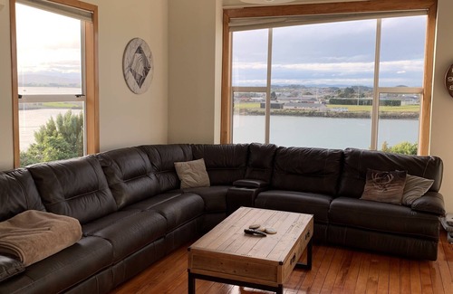 Riverton Villa | Beautiful modern villa with amazing views