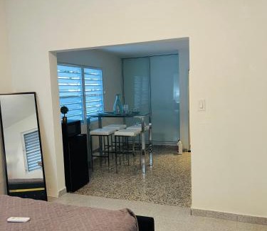 Cocos Apartment | Beautiful Modern 1 bedroom Apartment mnts to beaches-WiFi AC