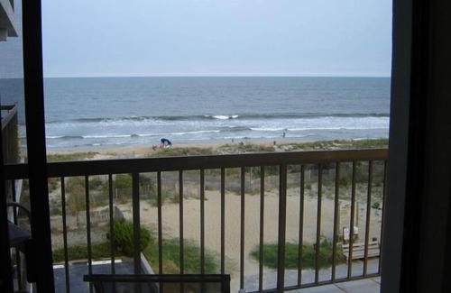 North Ocean City Condo | Beautiful, Modern Condo Directly on Ocean !