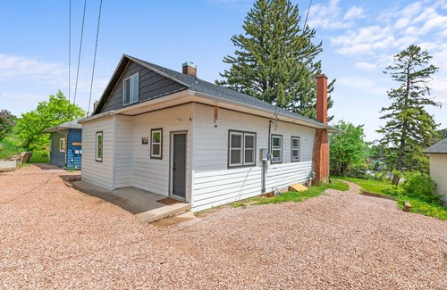 Deadwood House | Beautiful Modern/Rustic Cottage in the heart of Lead!