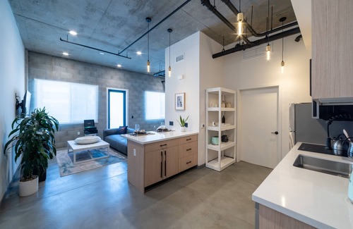 Vista Apartment | Beautiful Modern Studio in DT Vista!