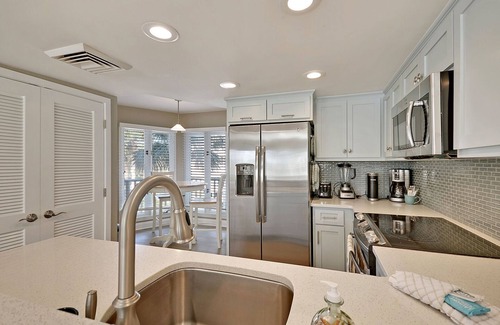 Isle of Palms Condo | Beautiful Modern Villa with OCEAN VIEWS! Screened Porch, Pool Access!
