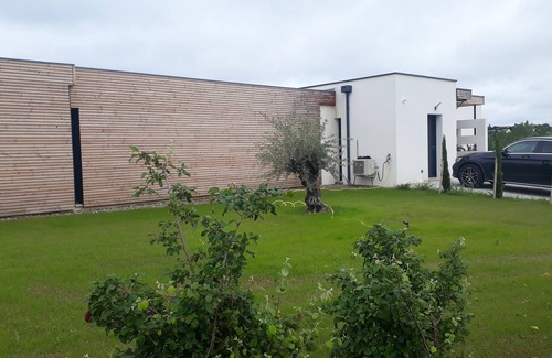 Montgeard Villa | Beautiful modern villa with direct lake access. Terraces, pool and spa.