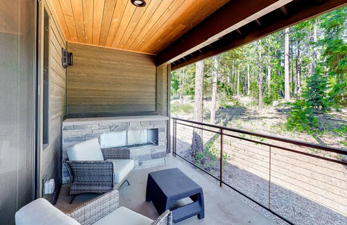 South Lake Tahoe House | Beautiful Mountain Home w/WiFi, EVC, Private W/D - Walk to Heavenly & Lake