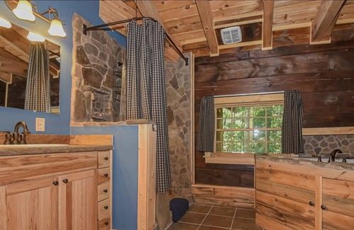 Burlington Cabin | Beautiful Mountain Getaway. Less than 3 hours from DC, Baltimore, and Pittsburgh