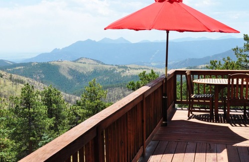 Boulder Cabin | Beautiful mountain home with Denver lights view