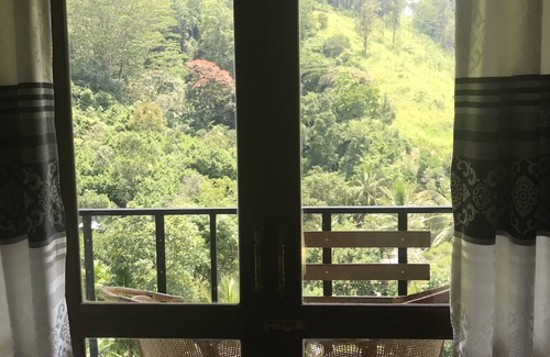 Kandy Bed & Breakfast | Beautiful Mountain View ,surrounded inTea state close to Kandy city !