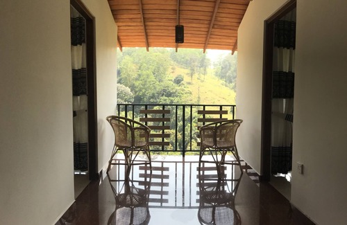 Kandy Bed & Breakfast | Beautiful Mountain View ,surrounded inTea state close to Kandy city !
