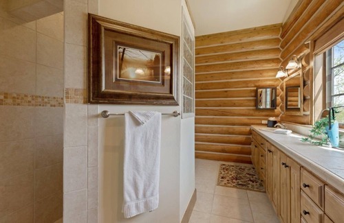 Victor Cabin | Beautiful mountain views from private home with multiple workspaces