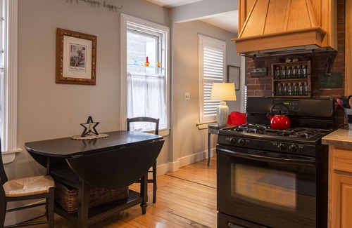 Munjoy Hill Apartment | Beautiful Munjoy Hill Private Oasis