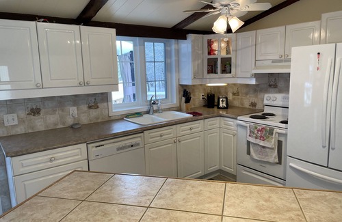 Georgian Bay House | Beautiful Muskoka lake front. Close to Mt. St. Louie Moonstone and Honey Harbour