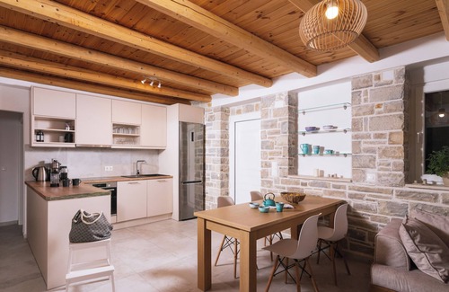 Kamilari House | Beautiful natural stone vacation home in the south of Crete (Kamilari) - sea view!