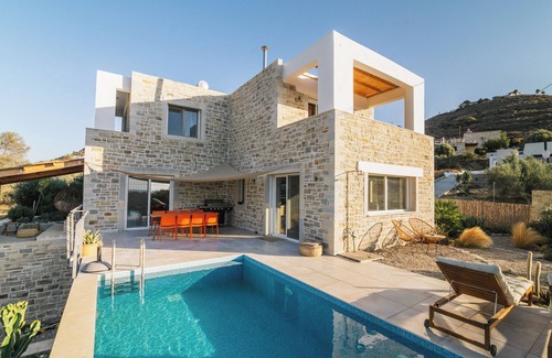 Kamilari House | Beautiful natural stone vacation home in the south of Crete (Kamilari) - sea view!