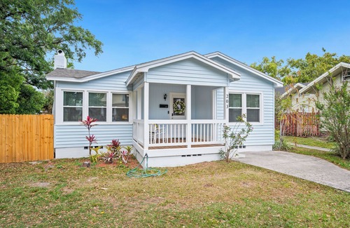 Dixieland House | Beautiful Neighborhood + 2 Bed/1 Bath + Pet/Family Friendly + Sleeps up to 6