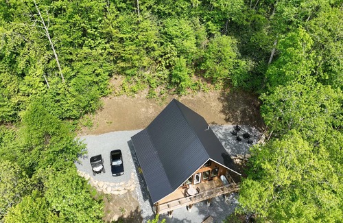 Topton Cabin | Beautiful New Construction Cabin in Nantahala Gorge!