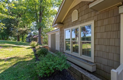 Paoli Cottage | Beautiful New Cottage w/Endless Hilltop Views