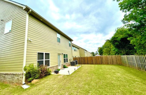 Lovejoy House | Beautiful New Cozy Home in a Gated Community