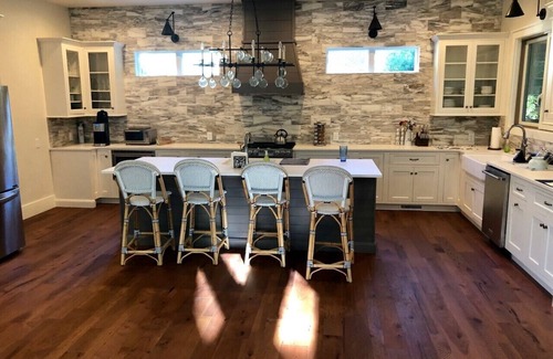 Sapphire House | Beautiful new large family home inside gates of Country Club of Sapphire Valley.