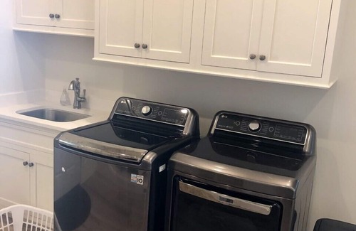 Sapphire House | Beautiful new large family home inside gates of Country Club of Sapphire Valley.