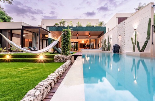Playacar Fase II House | BEAUTIFUL NEW VILLA UP TO 21 PEOPLE - GYM/POOL/JACUZZI/UNDERGROUND BAR