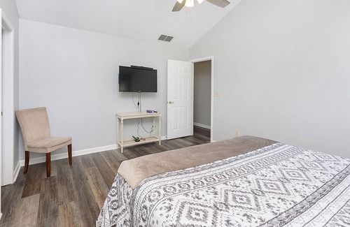 Avon House | Beautiful New Remodel - Perfect For Mid Term Stays