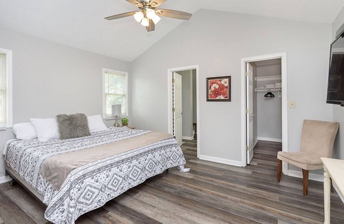 Avon House | Beautiful New Remodel - Perfect For Mid Term Stays