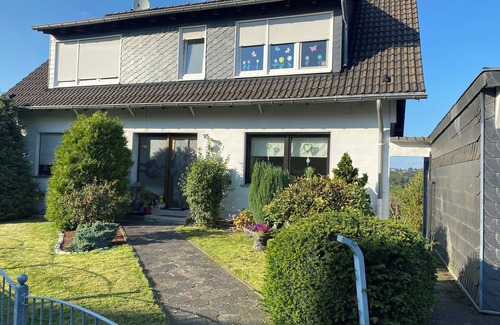 Wermelskirchen Apartment | Beautiful, newly renovated apartment with terrace, 2 min. to the highway