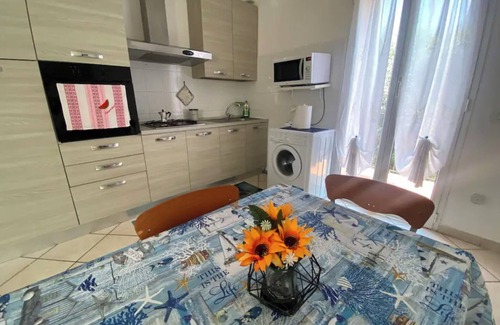 Andora House | Beautiful Newly Remodeled 2Story house 5 min from beach for families and couples