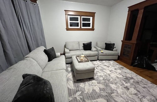 Payne - Phalen House | Beautiful newly refinished 5 bedroom, single-family home close to St Paul Mplsn