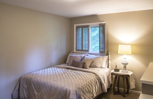 New Holland Cottage | Beautiful Newly Renovated Home, Private Wooded property located in Lancaster Co