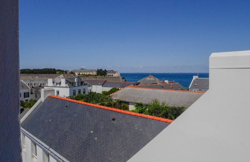 Le Palais Apartment | Beautiful newly renovated apartment, close to shops and beach