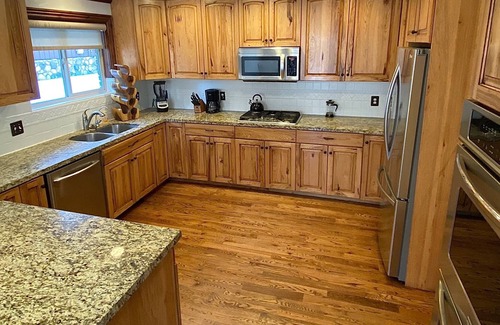 Sandy House | Beautiful, newly renovated 4200 sq ft home at base of little cottonwoods