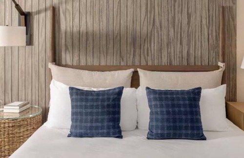 Goat Island Hotel | Beautiful Newport Lodging Perfect for Couple Retreat with Onsite Pool