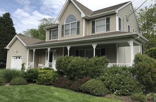 Southold House | Beautiful North Fork 3-Bedroom Home Steps Away from a Private Sandy Bay