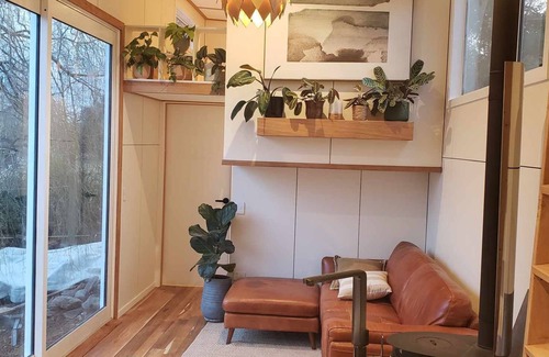 Lake Hawea Apartment | Beautiful not-so-tiny home in Hawea near the lake