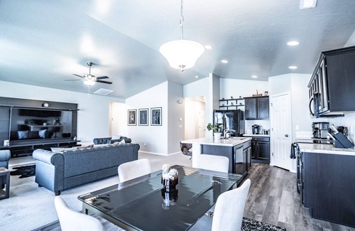Kuna House | Beautiful Oasis with a splash of Glam