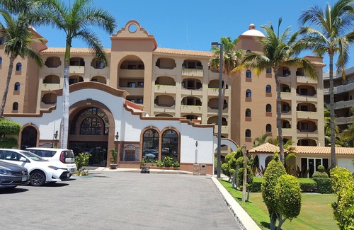 San Jose del Cabo Condo | Beautiful Oceanfront Coral Baja Condo with walking distance to Costa Azul Beach