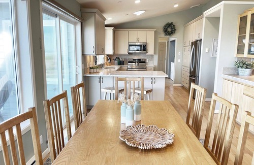 Waldport House | Beautiful Ocean Front Home! Sweeping Ocean Views!