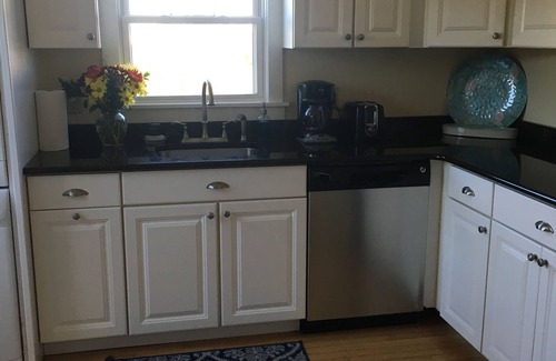 York Harbor Cottage | Beautiful ocean views & walking distance to the beach.