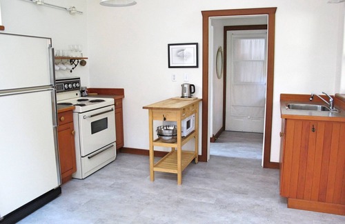 Denman Island Cottage | Beautiful Oceanfront ‘Cottage’ - Breathtaking Views,Beach,Pet Friendly,Fireplace
